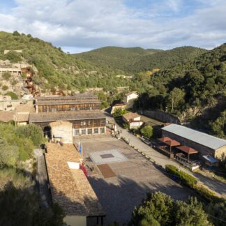 Panorama del villaggio minerario di Rosas immerso nel verde